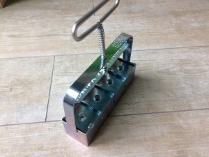 pottenpers, kluitjespers, perskluitjes, zaaikluitjes, aardkluitjes, pottenpers kopem, pottenpers aanschaffen, perspotjes, teelkluitjes maken, hoe maak ik teelkluitjes, perskluitjes maken, hoe maak ik pers kluitjes, erdtopfpresse, soil blocker, presse motte, ijzeren pottenpers, stalen pottenpers, metalen pottenpers, 4 x 4 x 5 pottenpers, 4 x 4 x 5 kluitjespers, vrekenzaden, zaaikalender, groetentelen, groenten kweken, kweekkas, toebehoren. zaai toebehoren, zaadhandel, zaadhandelaar, zaad groothandel, perspot apparaat, perspot apparaat kopen, hand pers potjes pers. handpers potjespers, tafelmodel pottenpers, tafelmodel pottjes pers, potjes pers